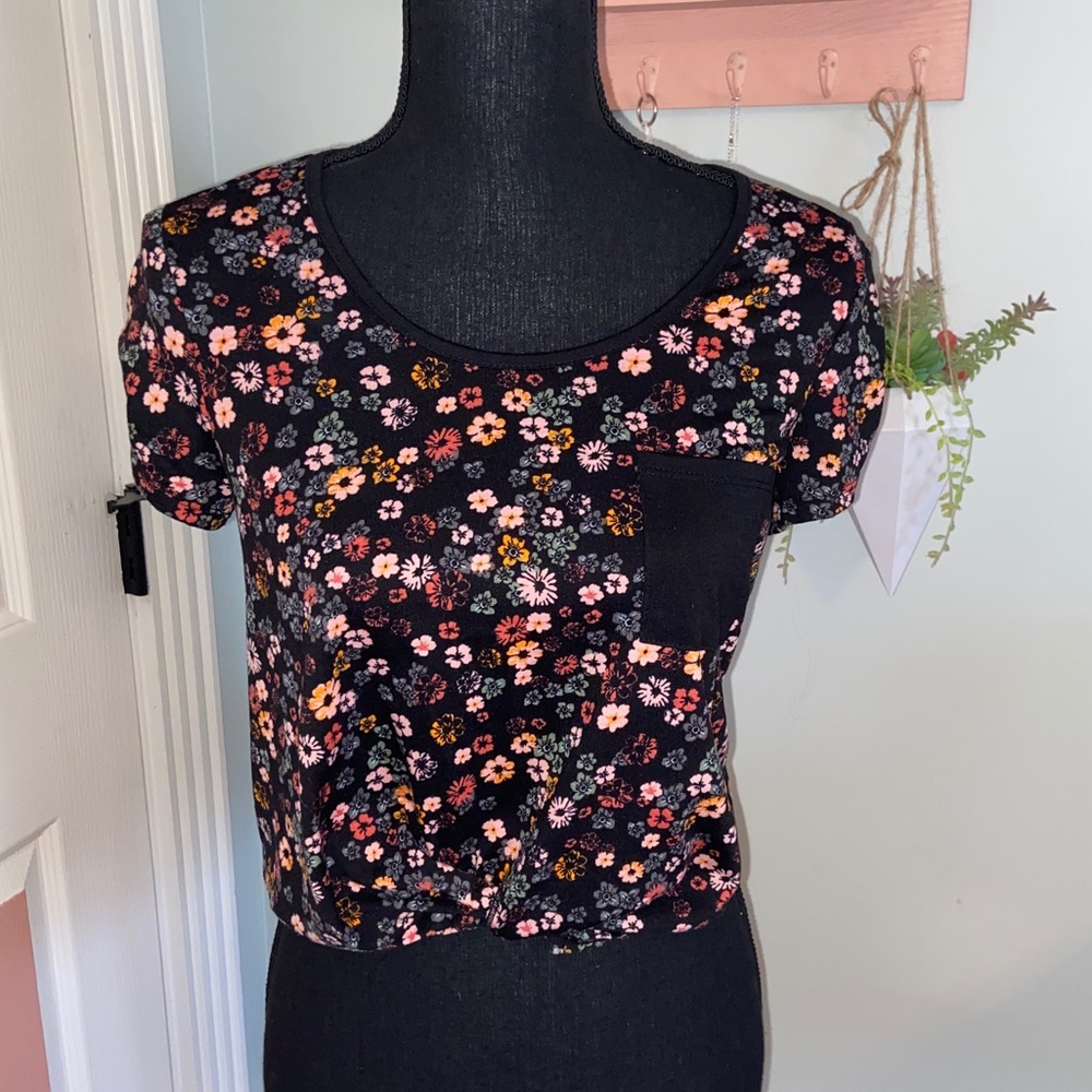 No Boundaries Flower T- Shirt